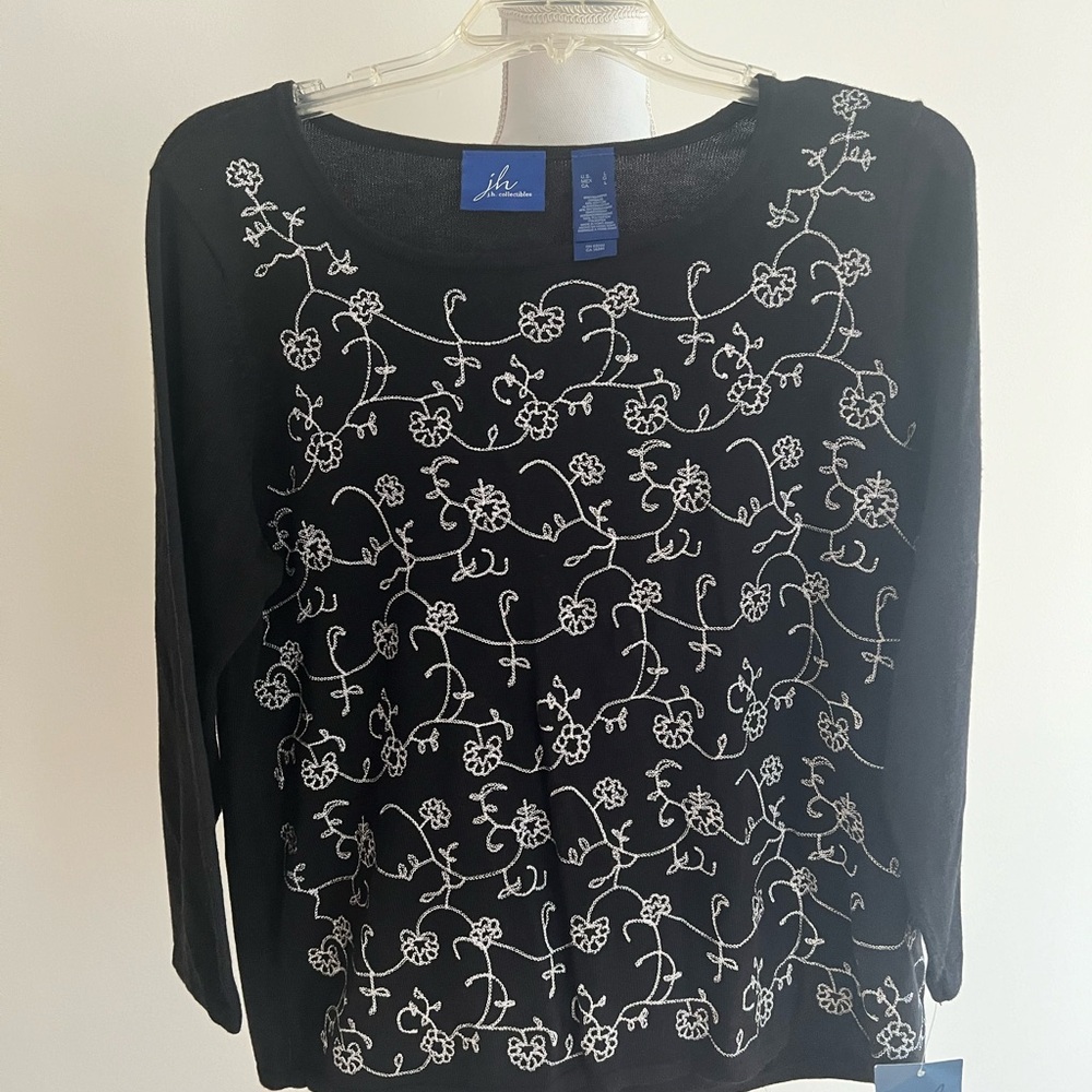JH collectibles size Large long sleeve women’s lightweight black . Sweater NWT.